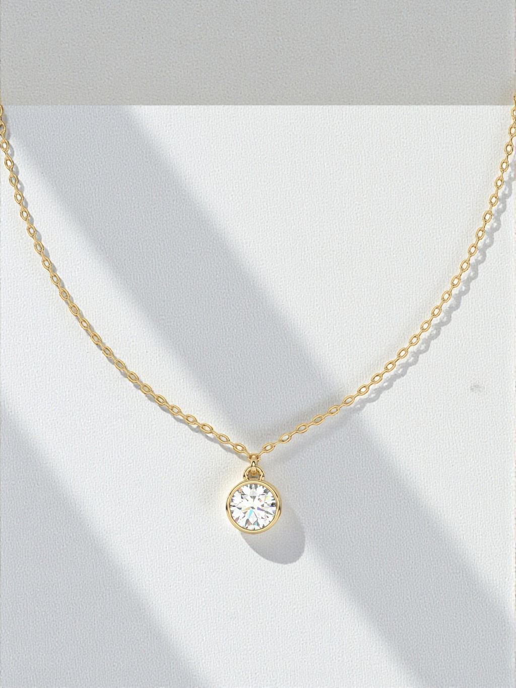 Round Solitaire Luxe Pendant with Chain